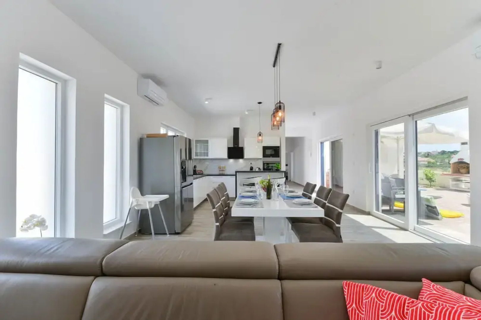 Modern & spacious villa with pool AE1445