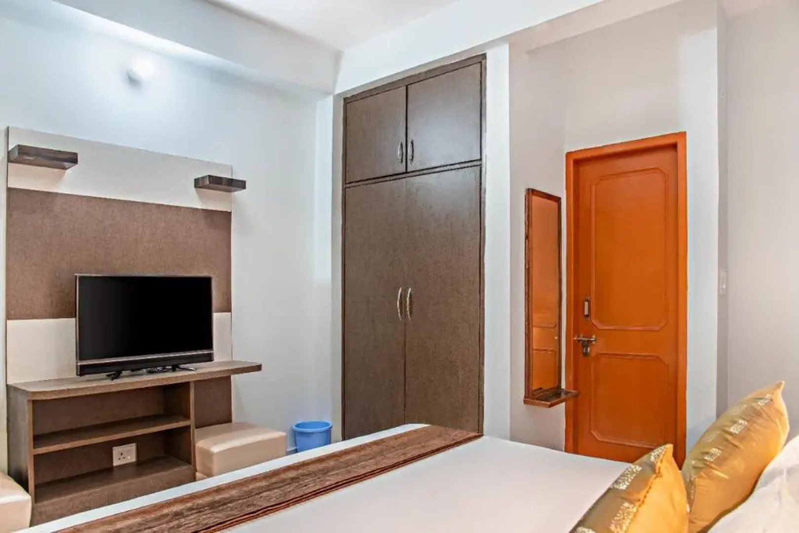 3 BHK Serviced Apartment Toy Train Lawn Kasauli