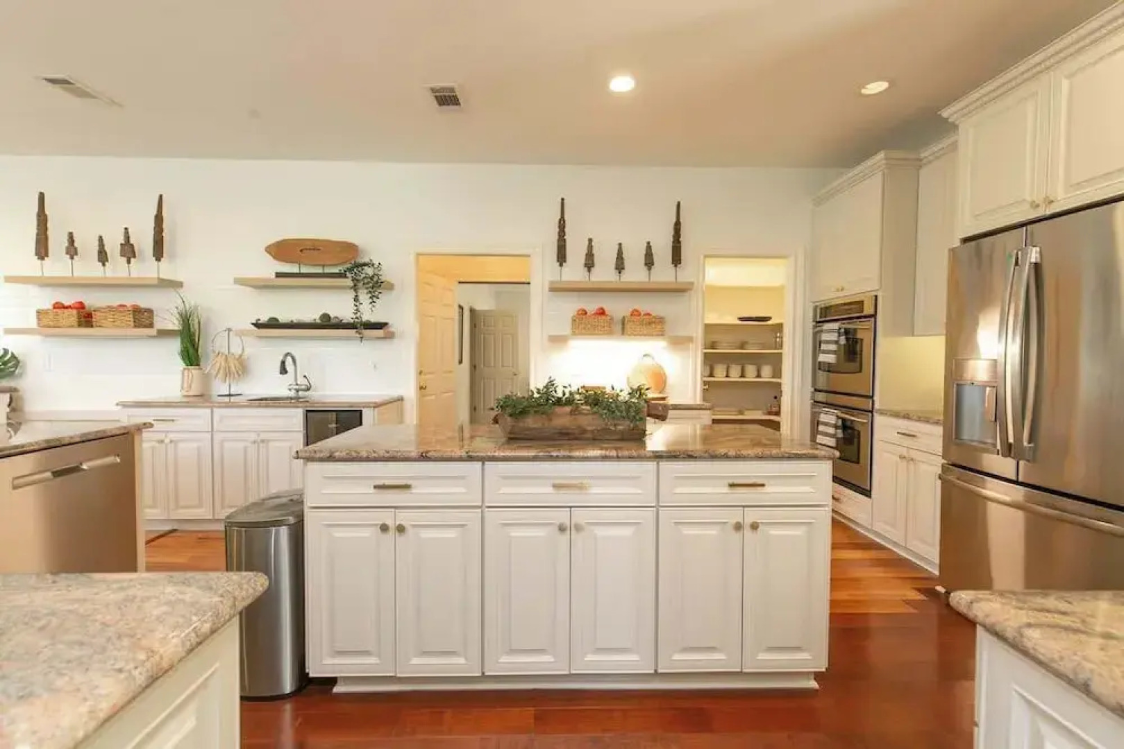 Spicewood Lodge W/pool, Hottub