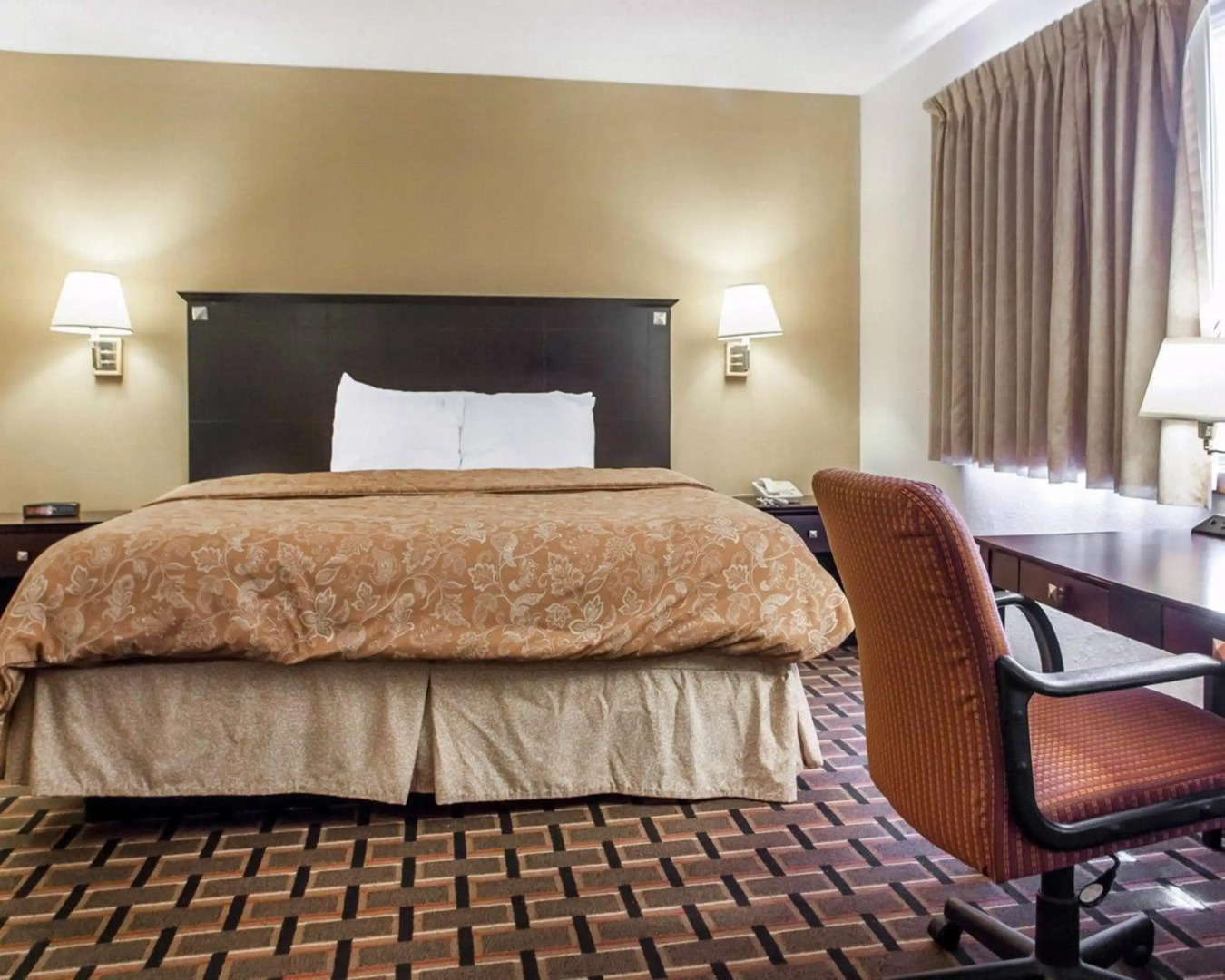 Clarion Pointe Bettendorf - Quad Cities