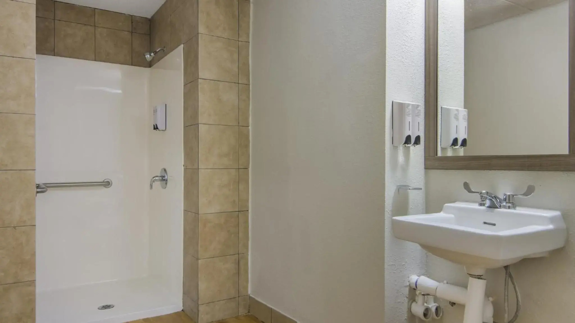 Red Roof Inn & Conference Center Chicago - N Aurora/ Naperville