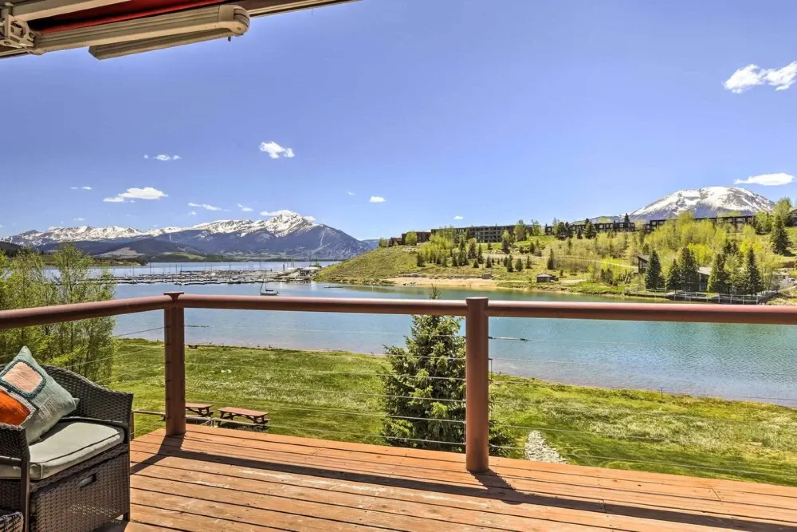 Lakefront Dillon Gem w/ Balcony: 6 Mi to Keystone