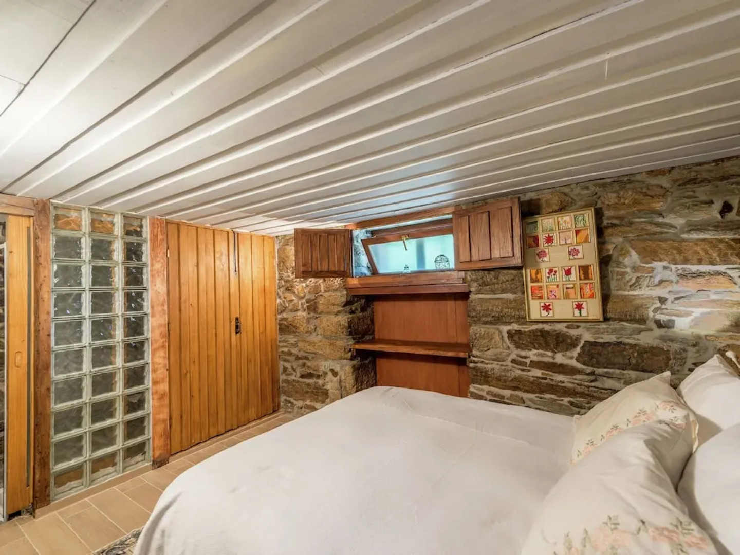 Holiday Home for two in Idyllic Garden With Saltwater Swimming Pool