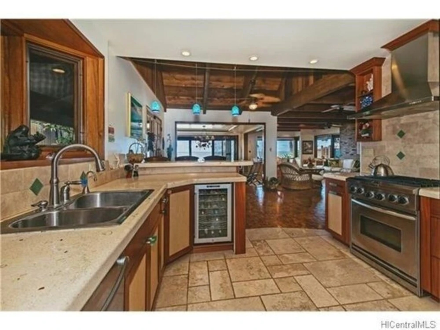 Blue Mahina At Sunset Beach 4 Bedroom Home by RedAwning