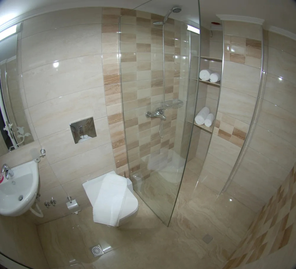 Crown Deluxe Apartments