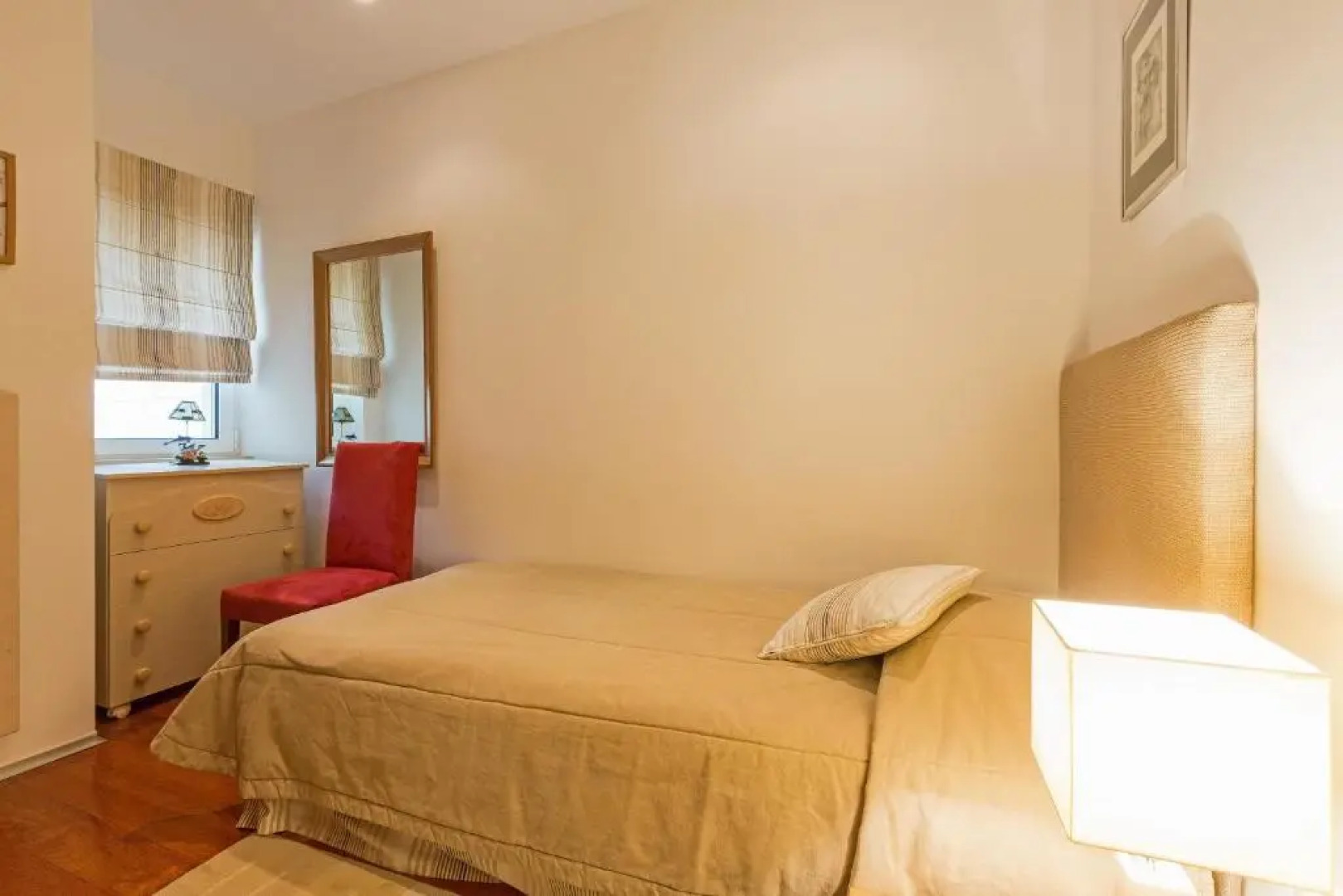 Sunny Lounge Apartment