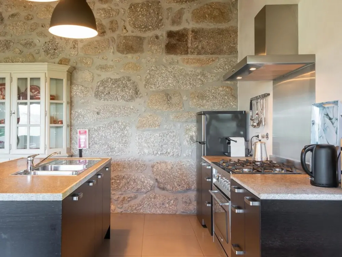 Very Spacious Apartment With Lots of Grandeur and Great Views