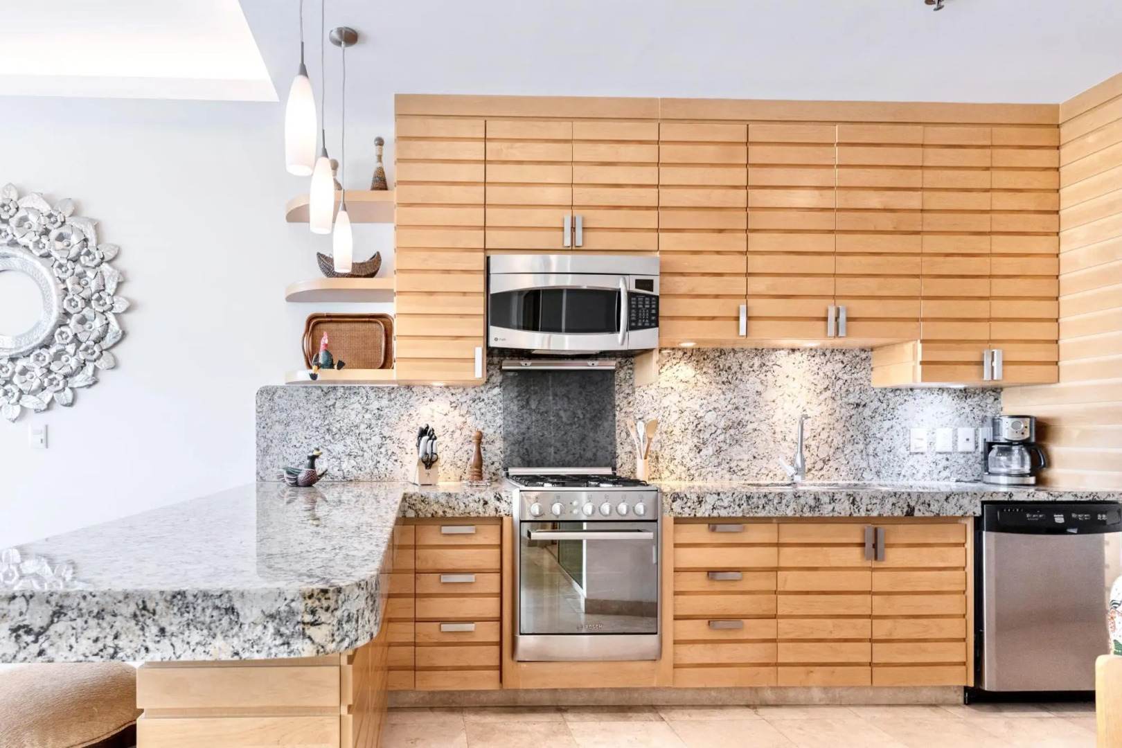 Luxury Private Resort 2-br 2-wr Condo w Breath Taking Lake Views