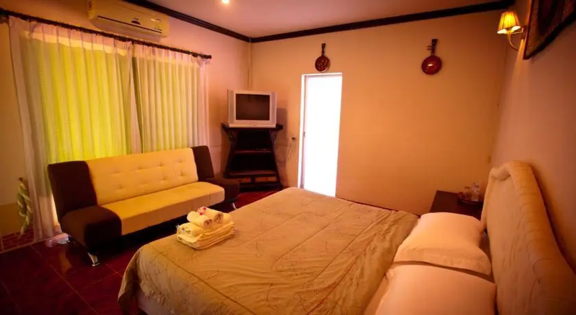 Baan Thung Lakorn Organic Farmstay by Phusompor