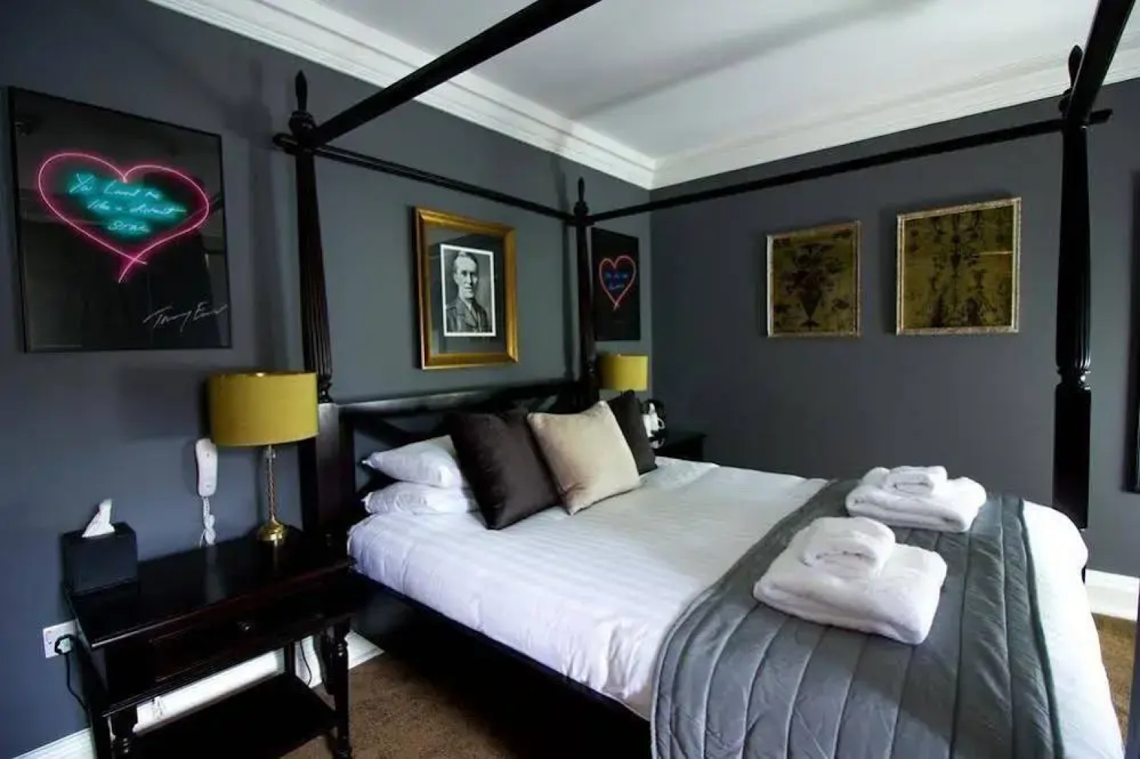 Port Lympne Reserve - Livingstone Lodge