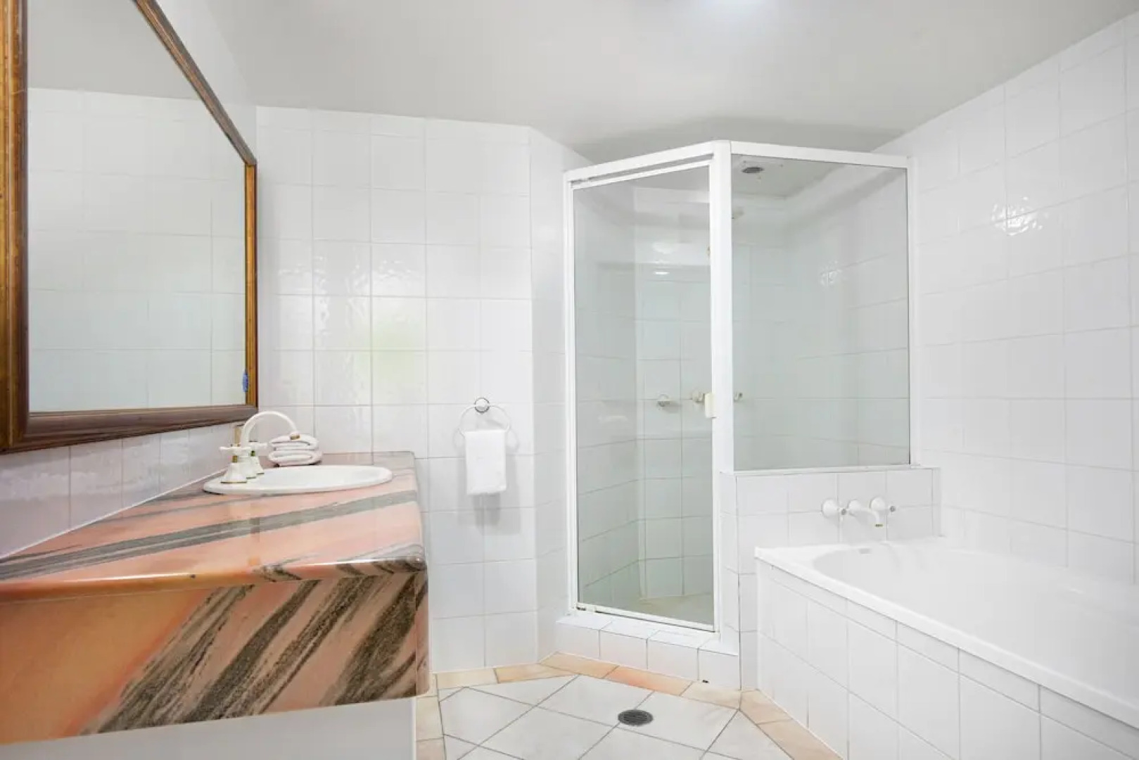 Soul Surfers Paradise 3 Bedroom Beach Apartment