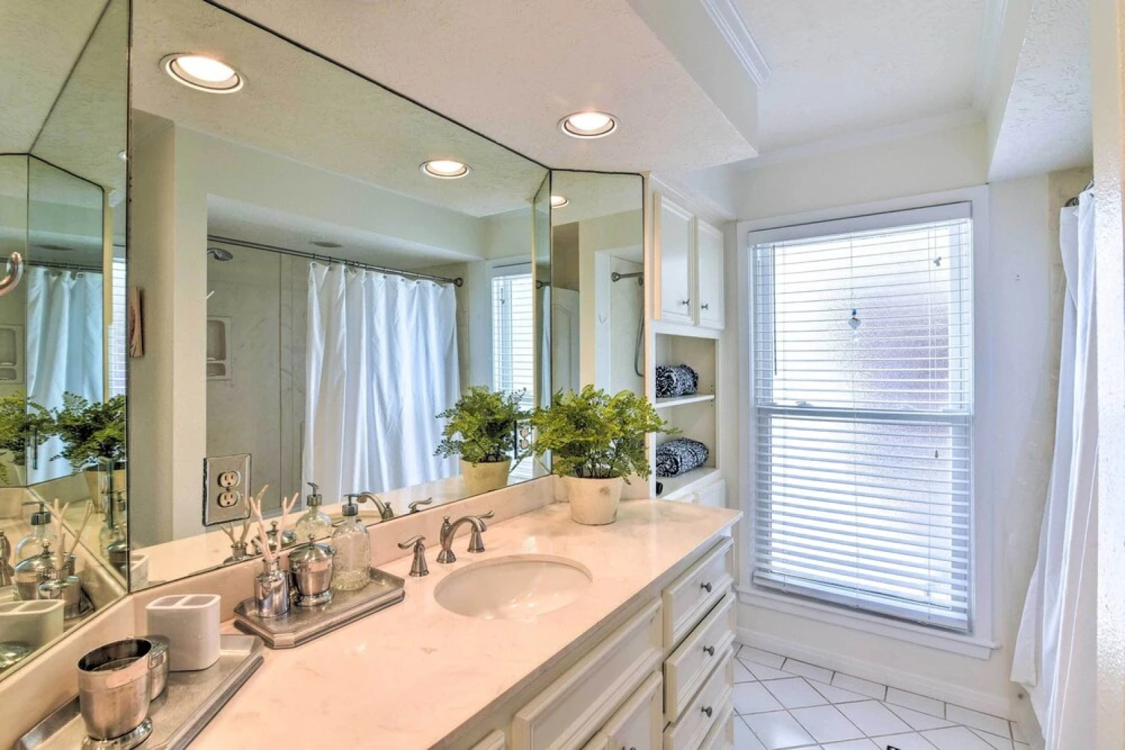 Jamaica Beach Waterfront Getaway: Kayaks & Dock!