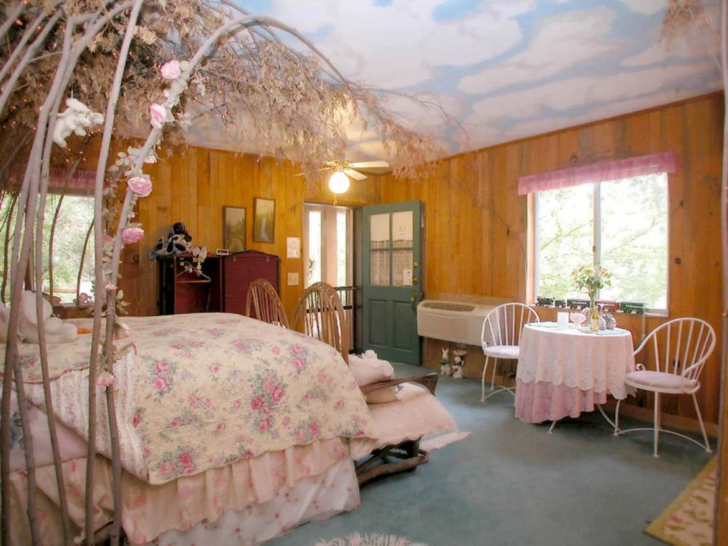 Wikiup Bed and Breakfast