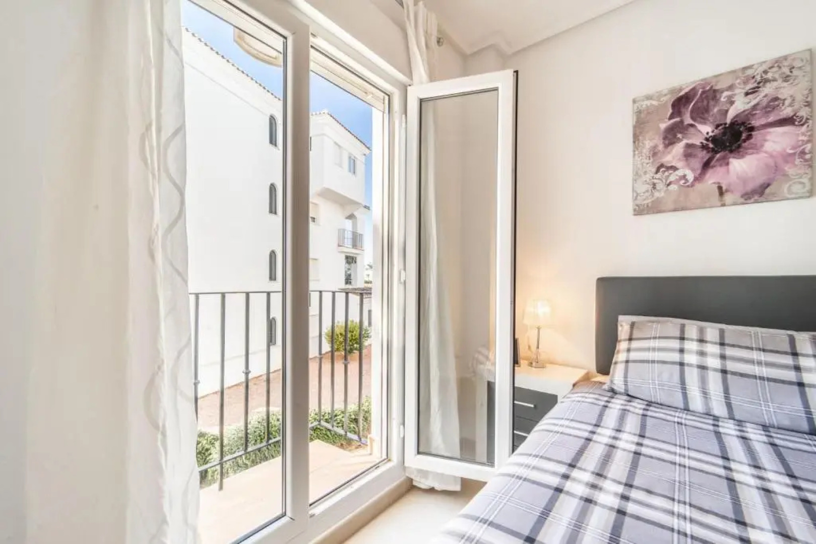 Apartment Near the Pool - MO4011LT