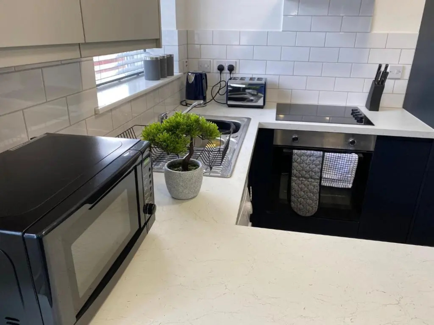 HU-Thirteen Apt One - Sleeps 4