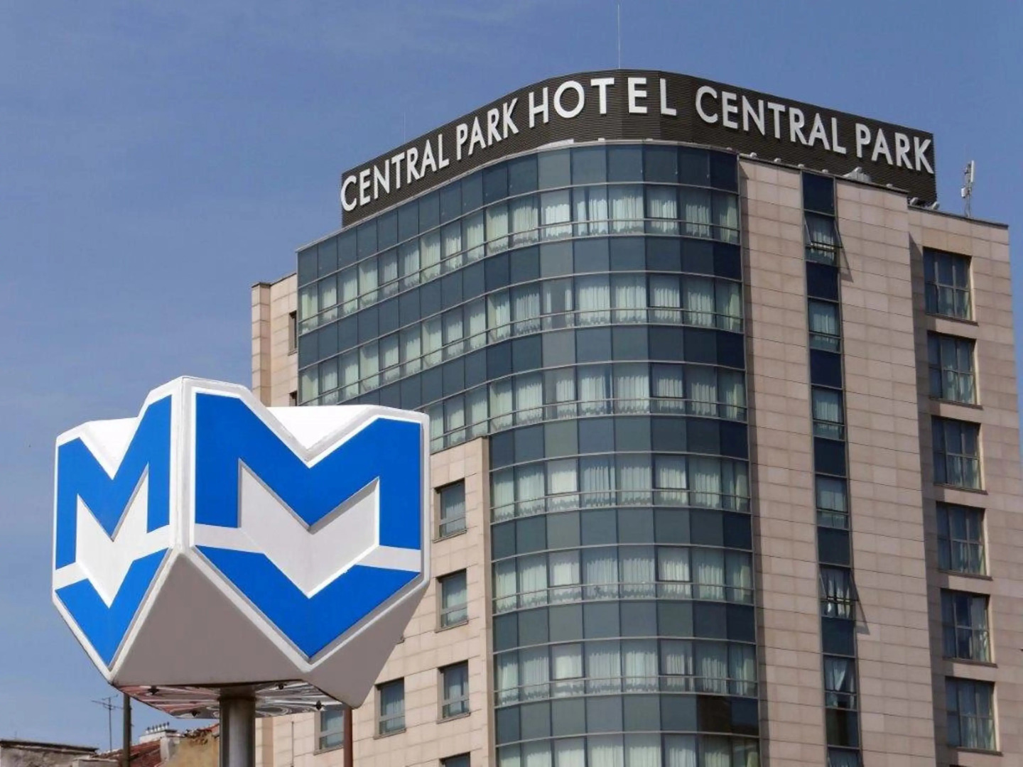 Rosslyn Central Park Hotel