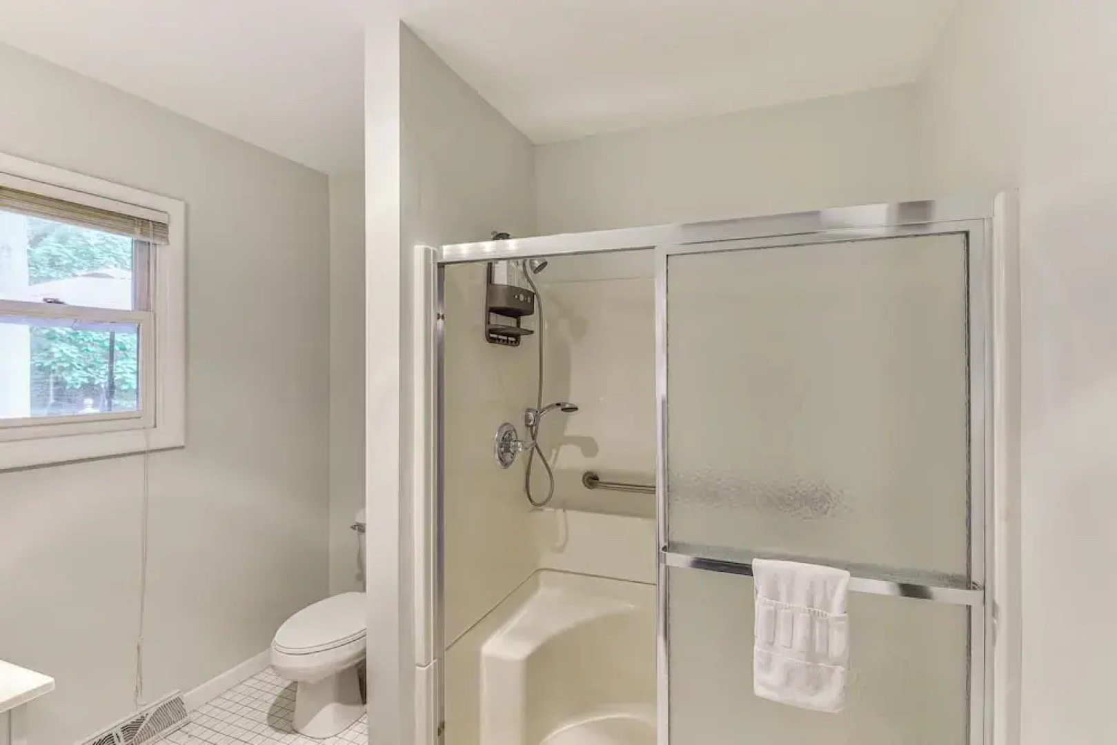 Charming Union Pier Home w/ Deck: Half-mi to Beach