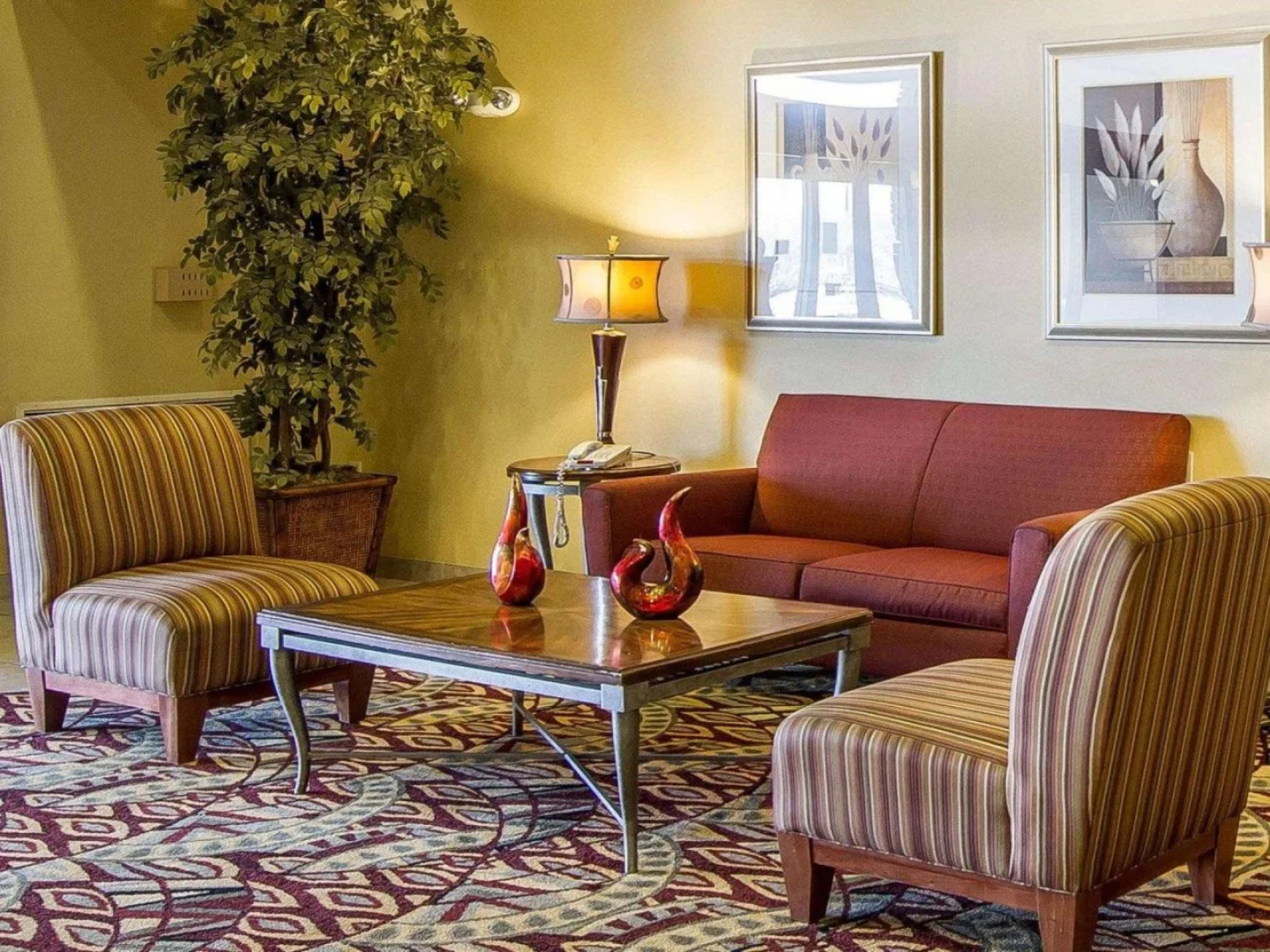 Comfort Suites Glendale - State Farm Stadium Area