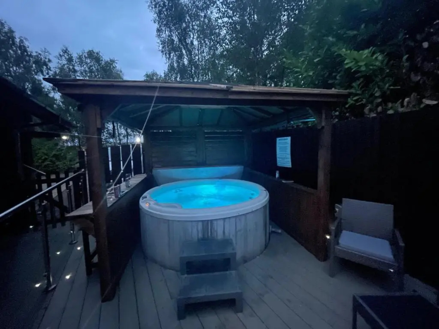 Woodpecker Log Cabin with hot tub, pizza oven bbq entertainment area, lakeside with private fishing peg situated at Tattershall Lakes