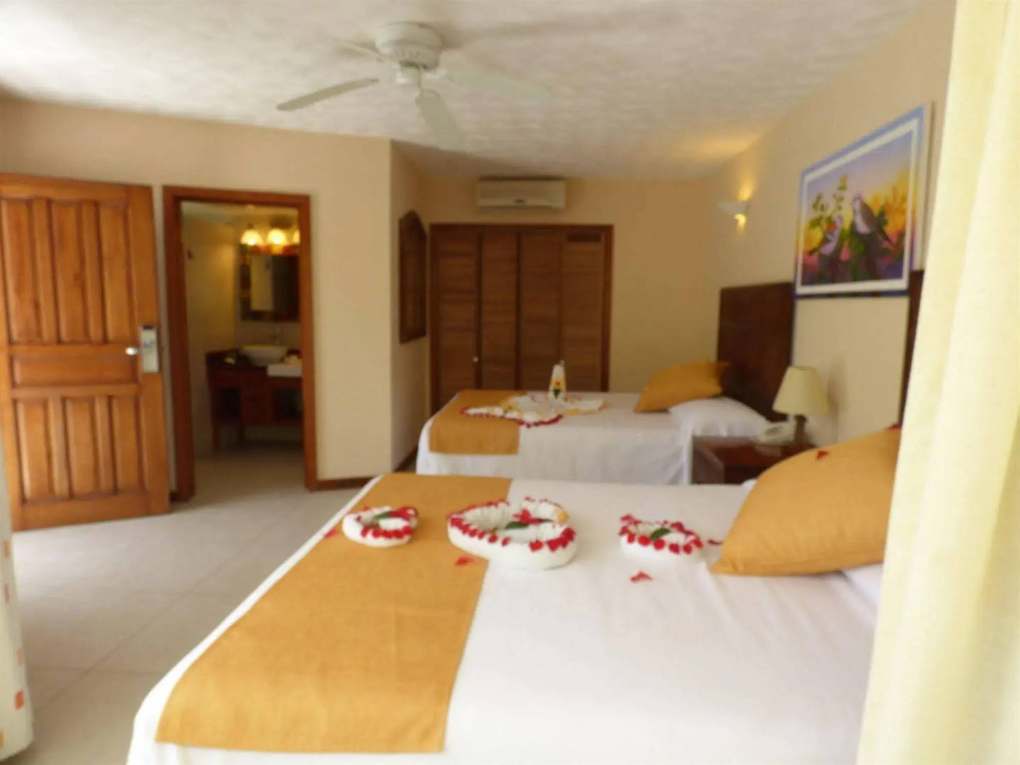 Paradise Beach Hotel & Resort