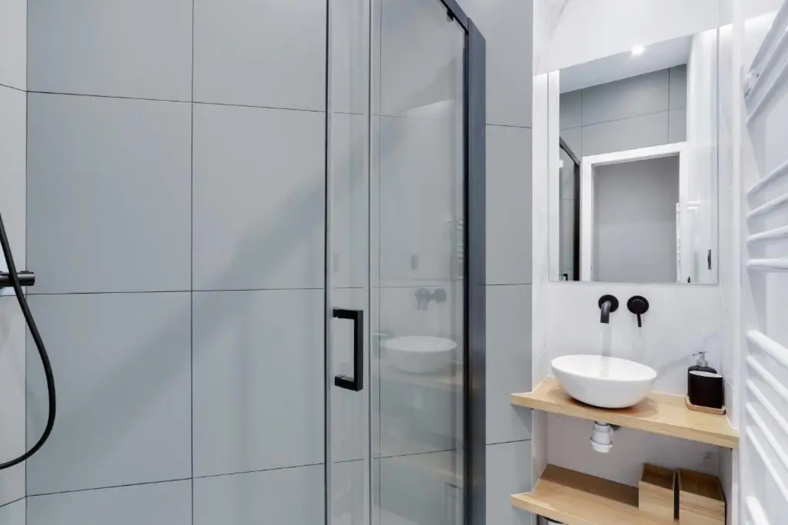 Pick A Flat's Apartment in Neuilly sur Seine - Avenue Charles de Gaulle