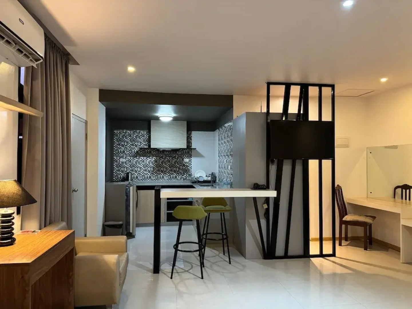 Soi Suites