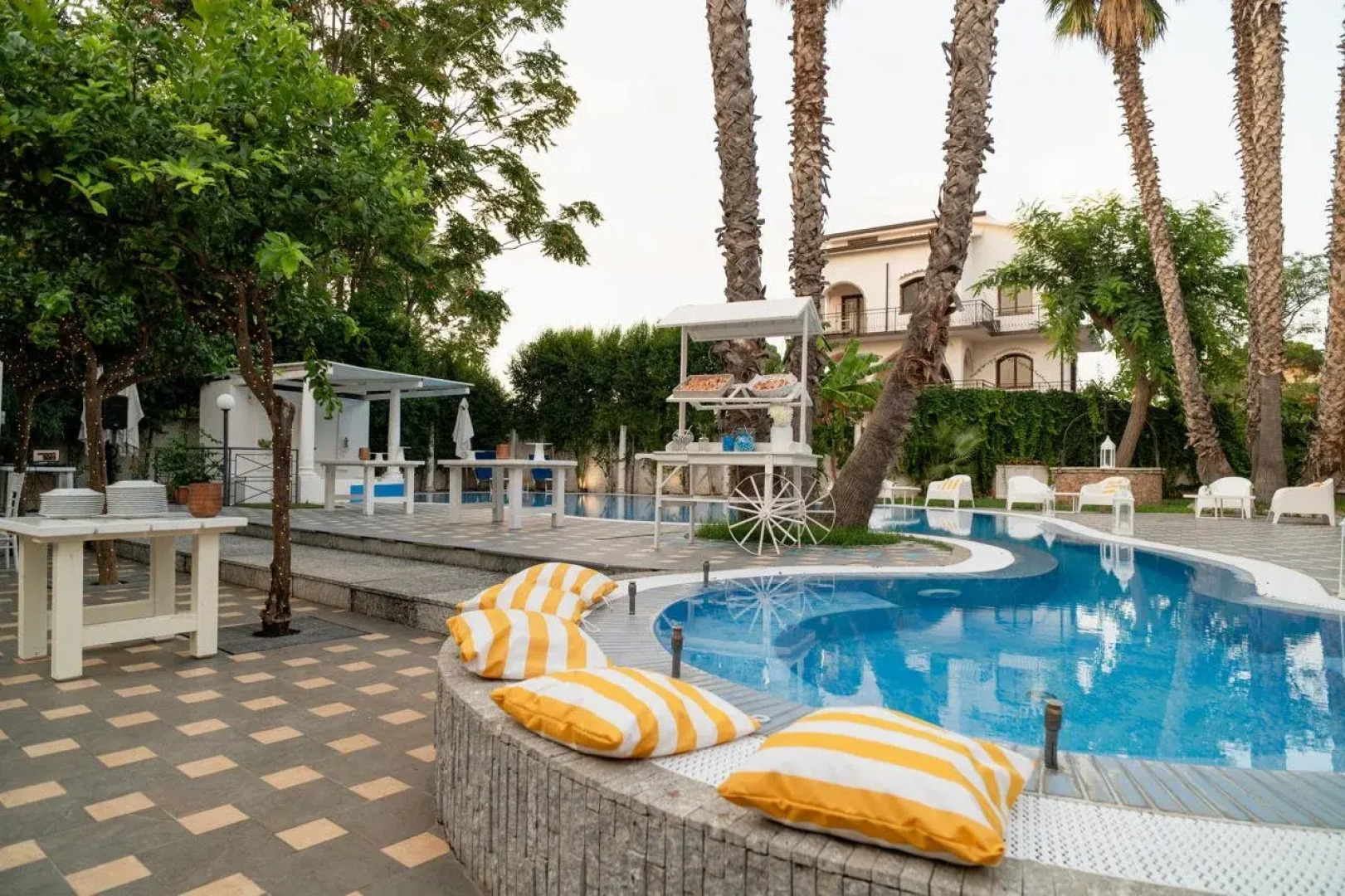 Regent Beach Hotel & Apartments