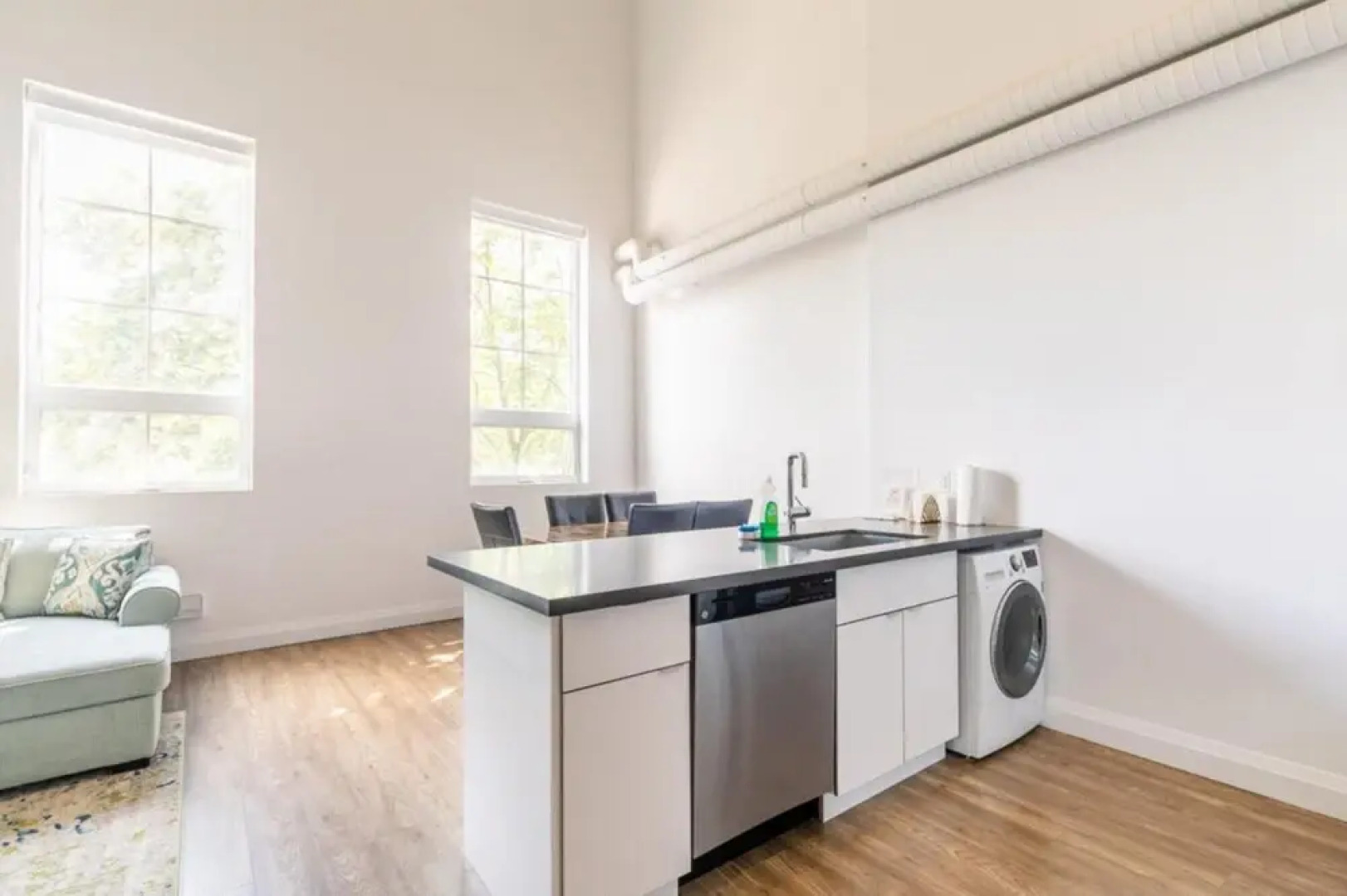 Spacious 2Br Dundurn Loft Rooftop Terrace Parking Gym