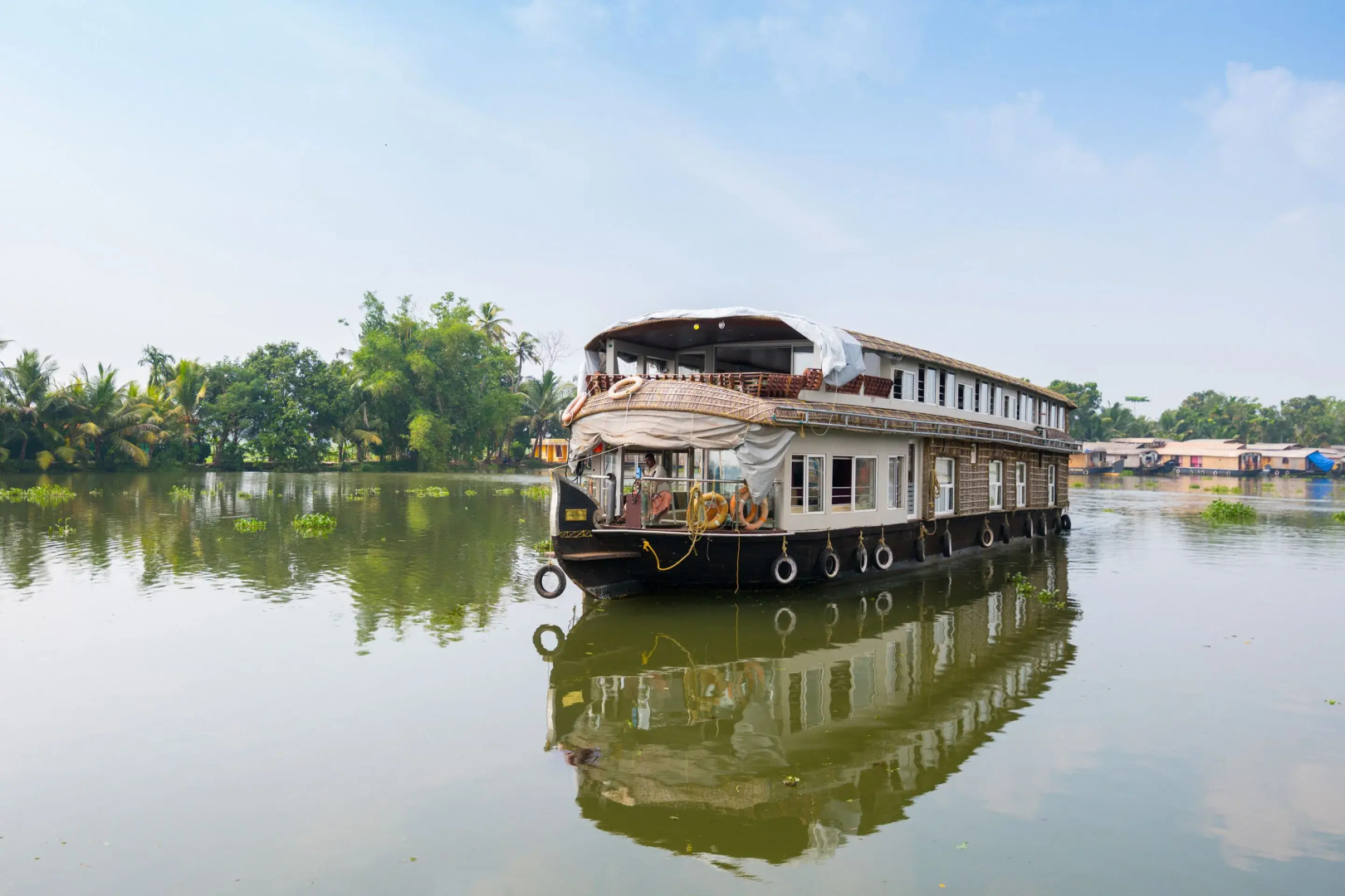 OYO 24611 Houseboat Water Cruise Sharing