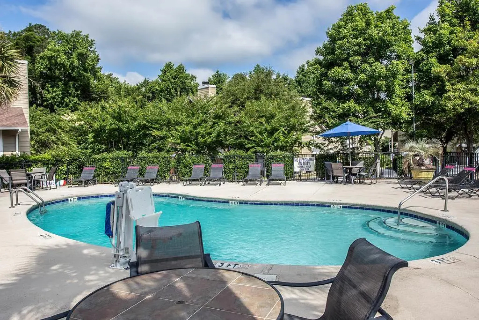 Cloverleaf Suites Columbia