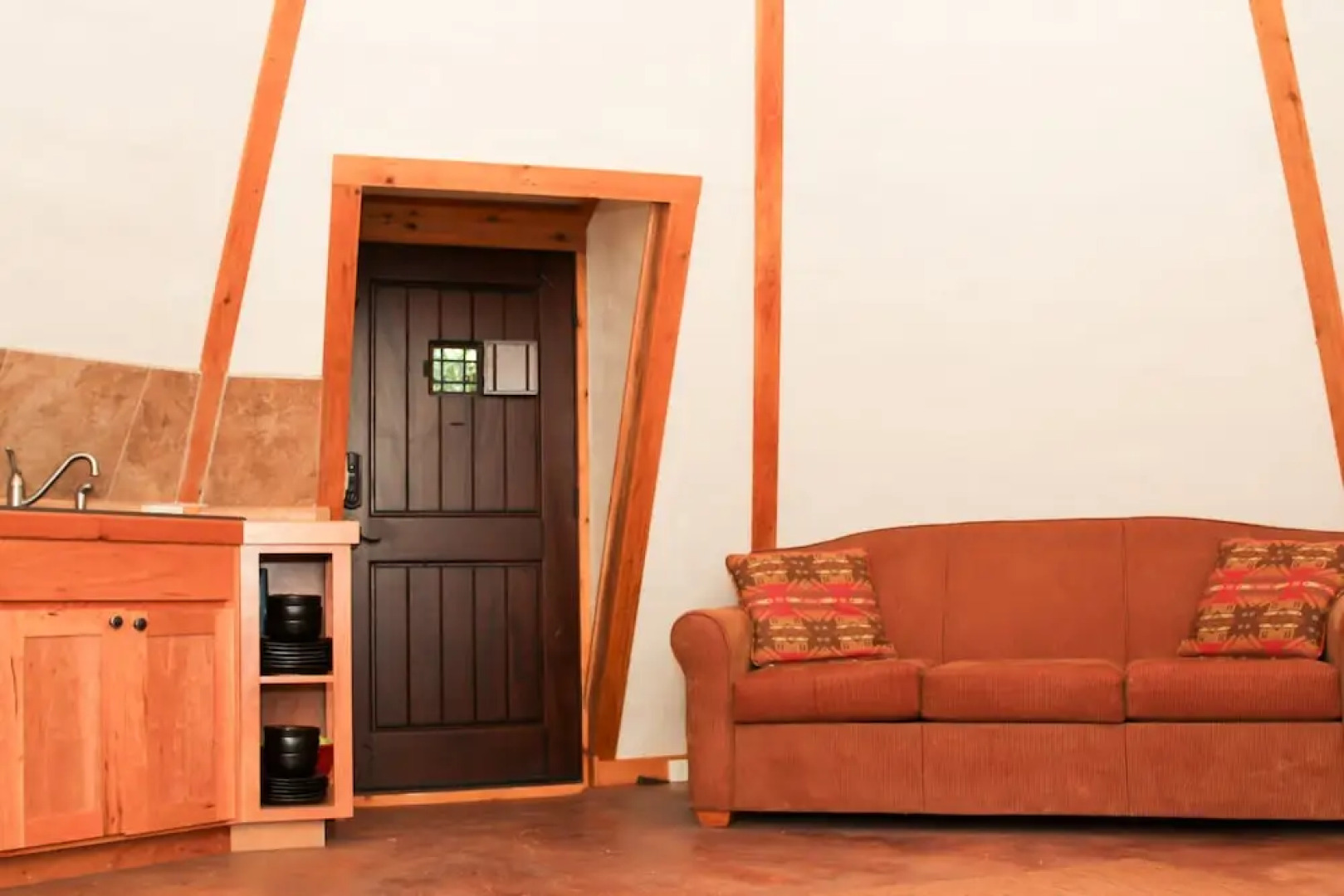 Geronimo Creek Retreat- Tipi 2 Red Fox