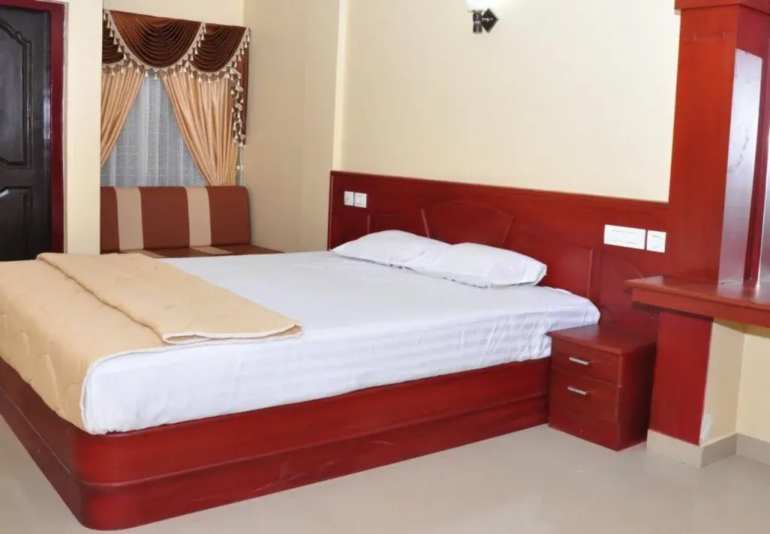 Hill Blooms Residency