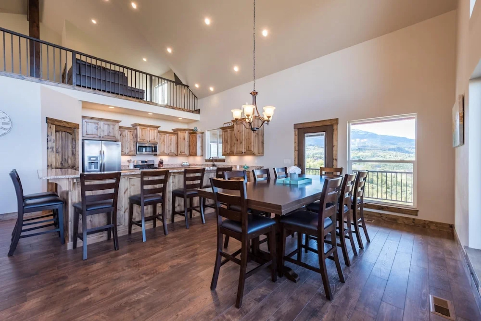 Floor to Ceiling Lake Views - Perfect Family Getaway