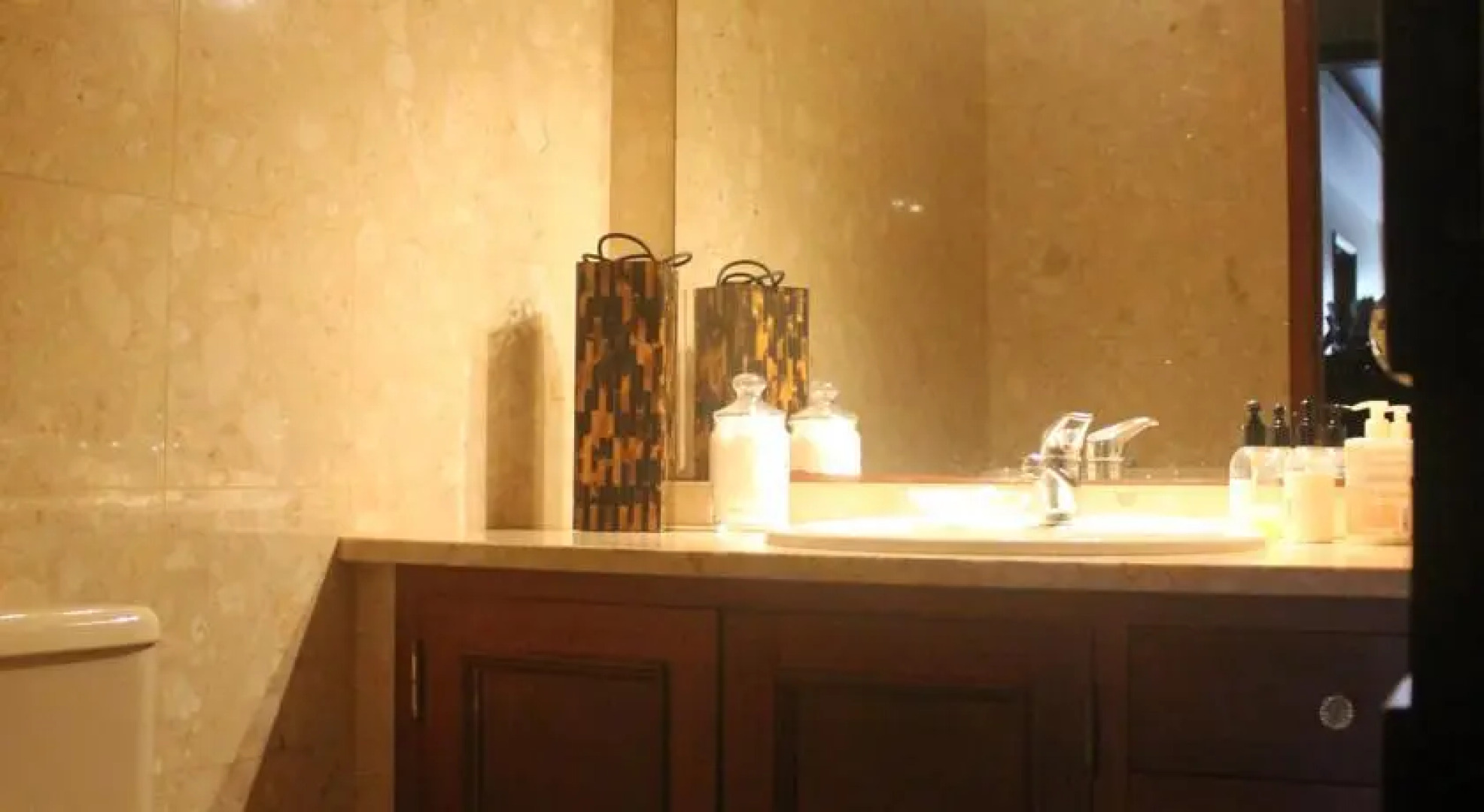 Vivenda com piscina à frente da praia