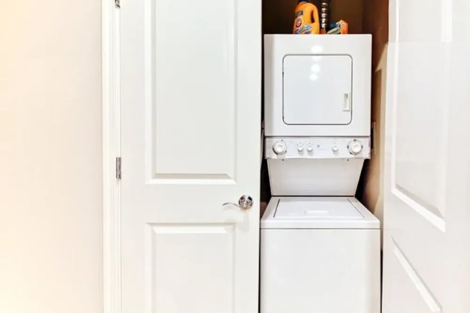 Citifront B 3 Bedroom Condo by RedAwning