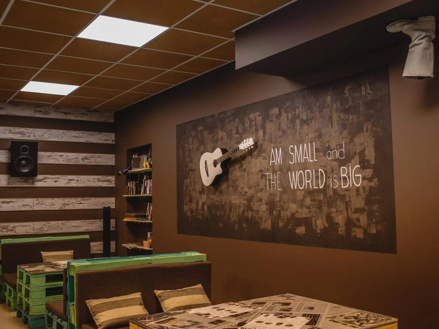 Отель Ambassador Plaza