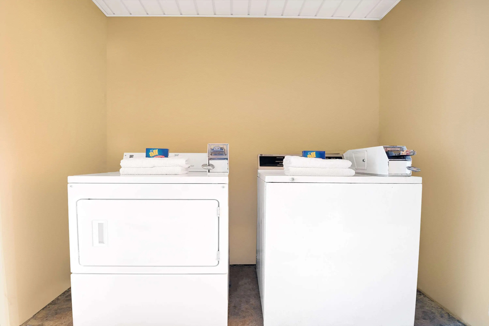 Super 8 by Wyndham Dallas South