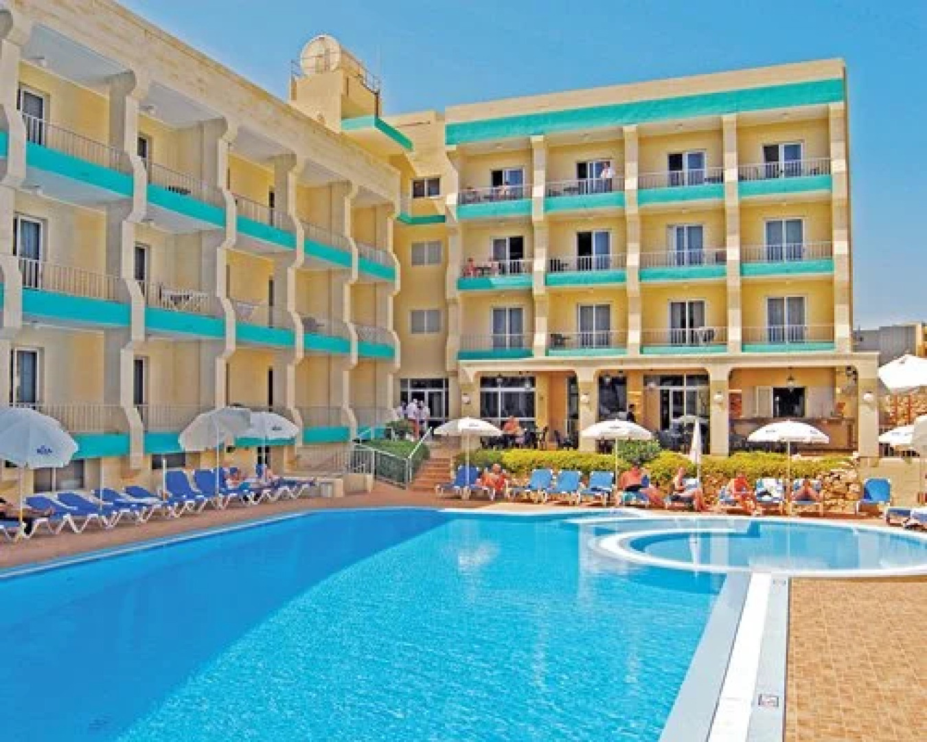 Club Riza, Qawra, Malta