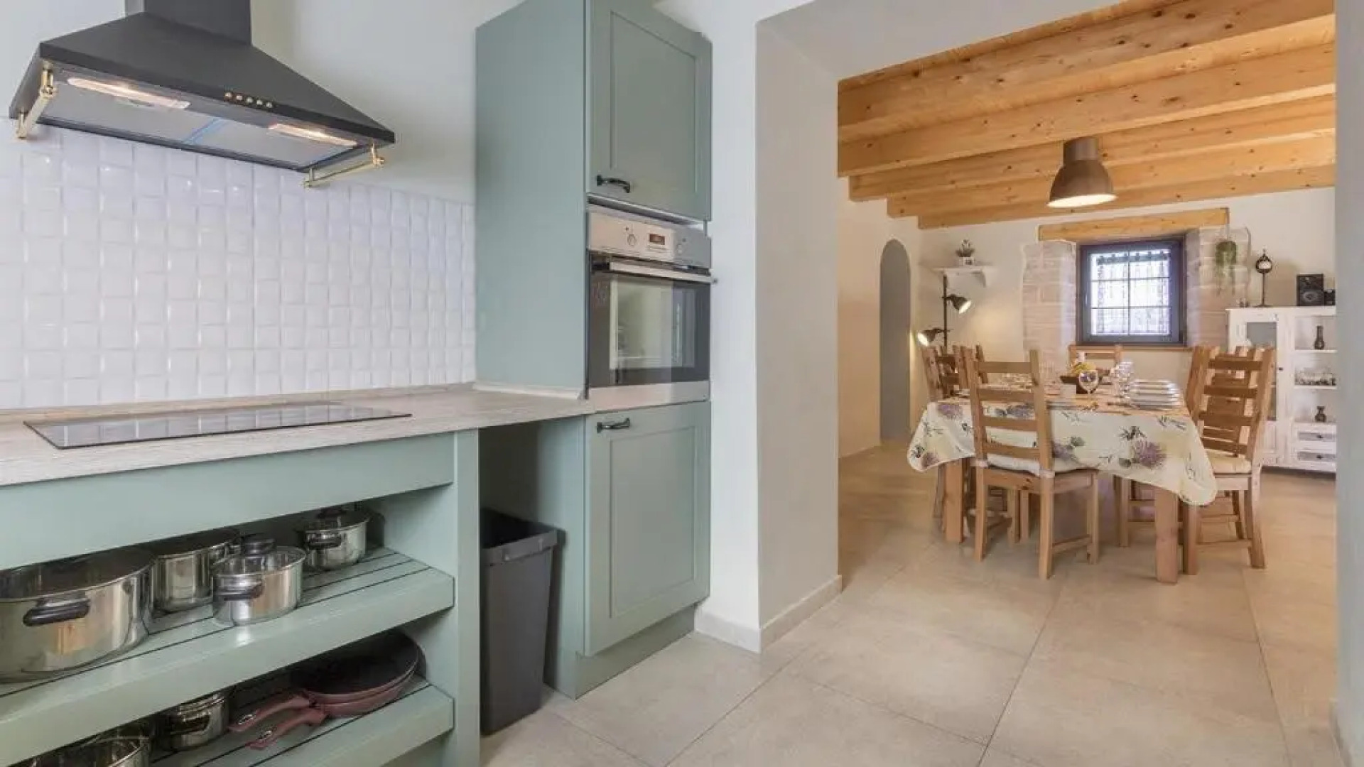 Ive in Orbanići with 5 bedrooms and 2 bathrooms