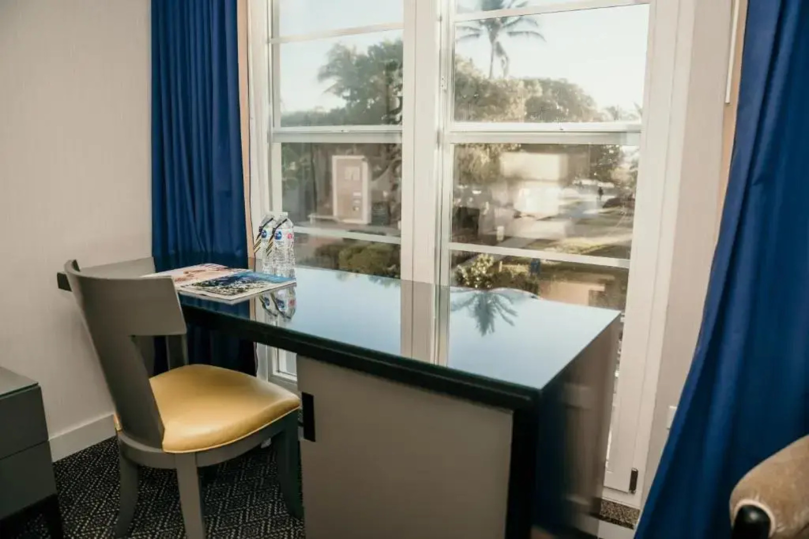 Hotel Breakwater South Beach