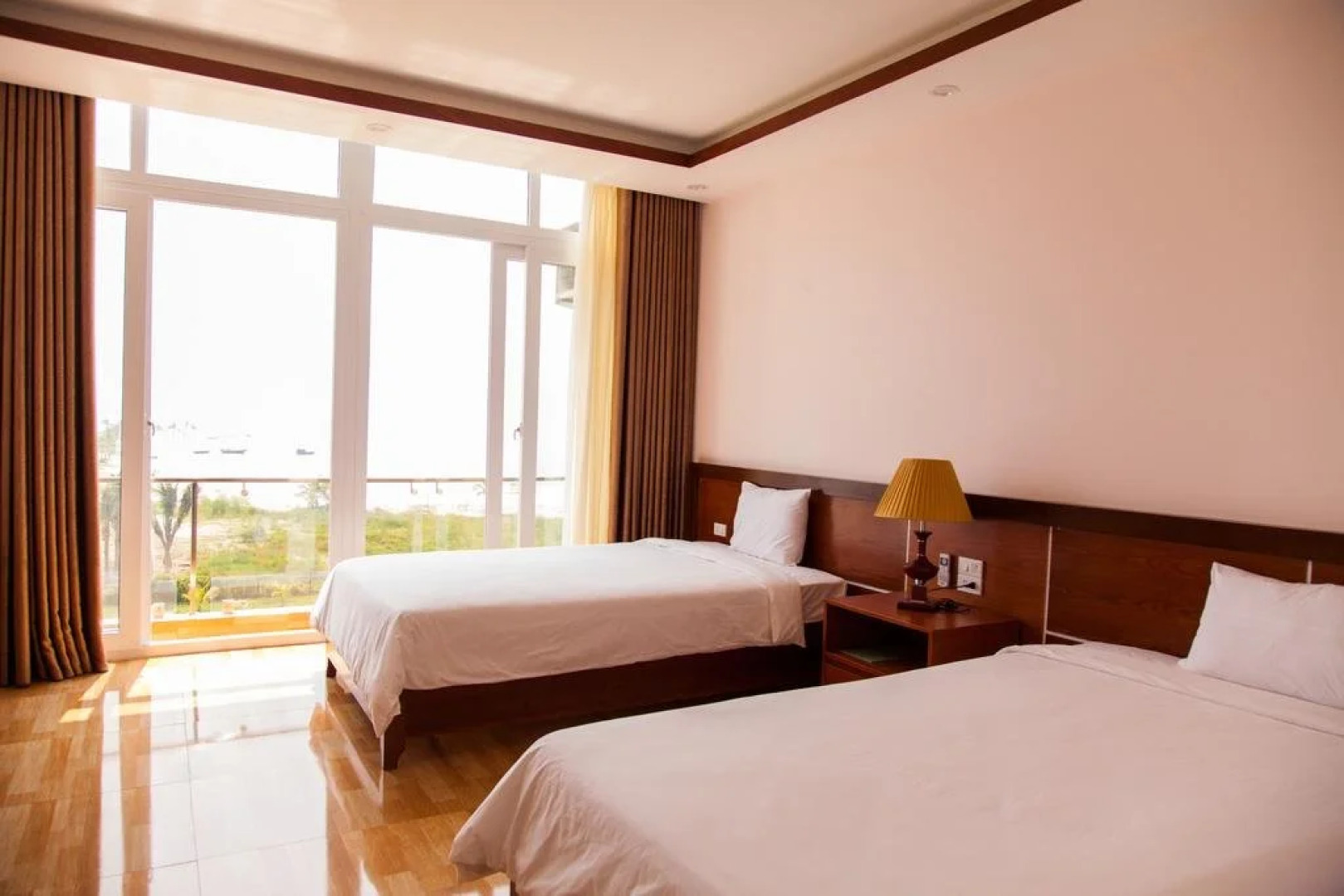 Tuan Chau Marina Hotel