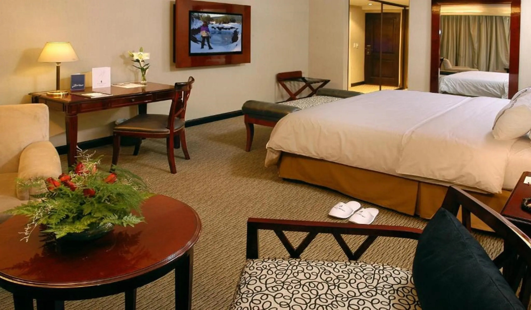 Cacique Inacayal Lake & Spa Hotel