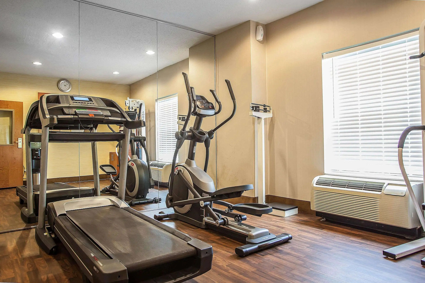 Comfort Suites Near University