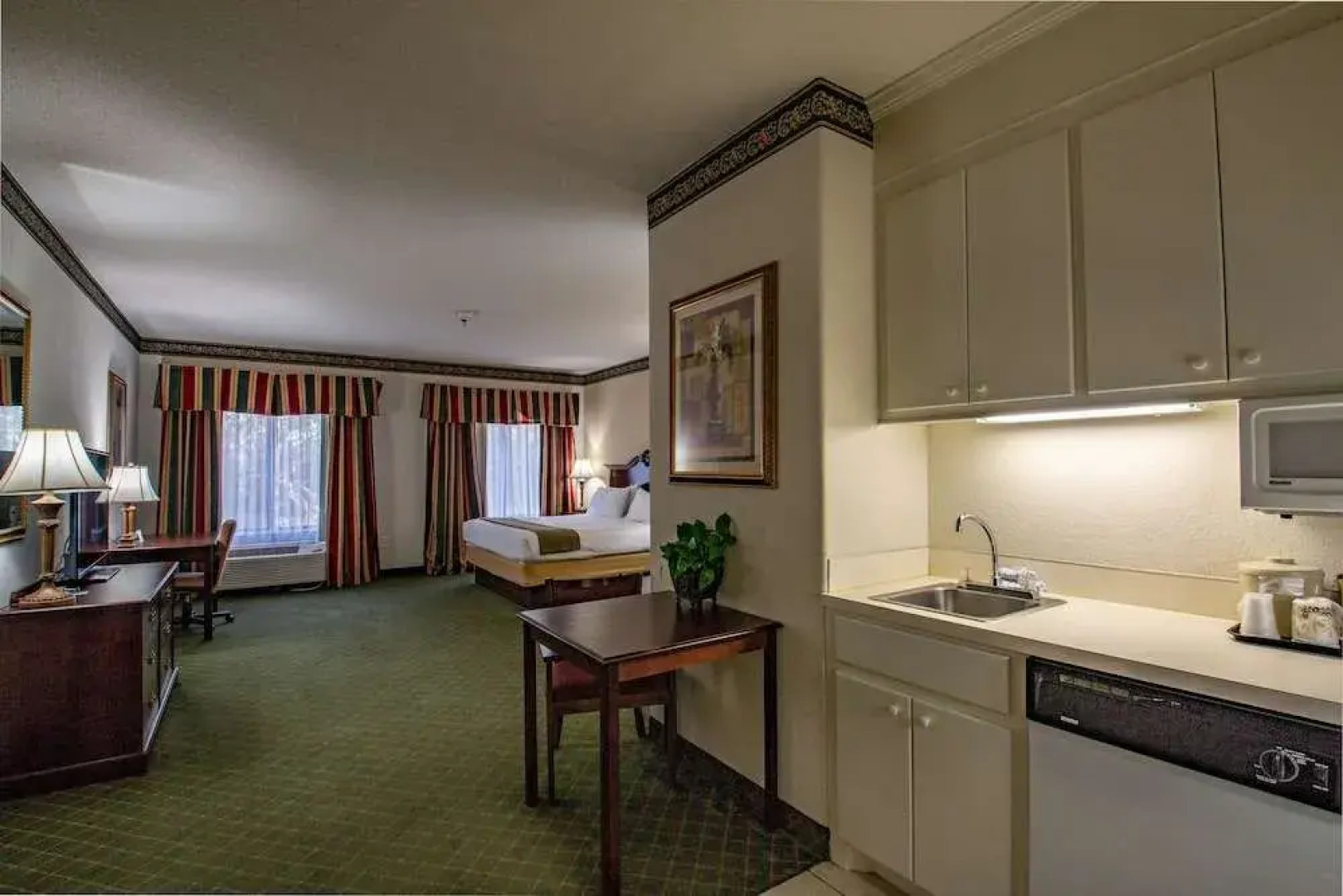 Holiday Inn Express Charleston-Moncks Corner
