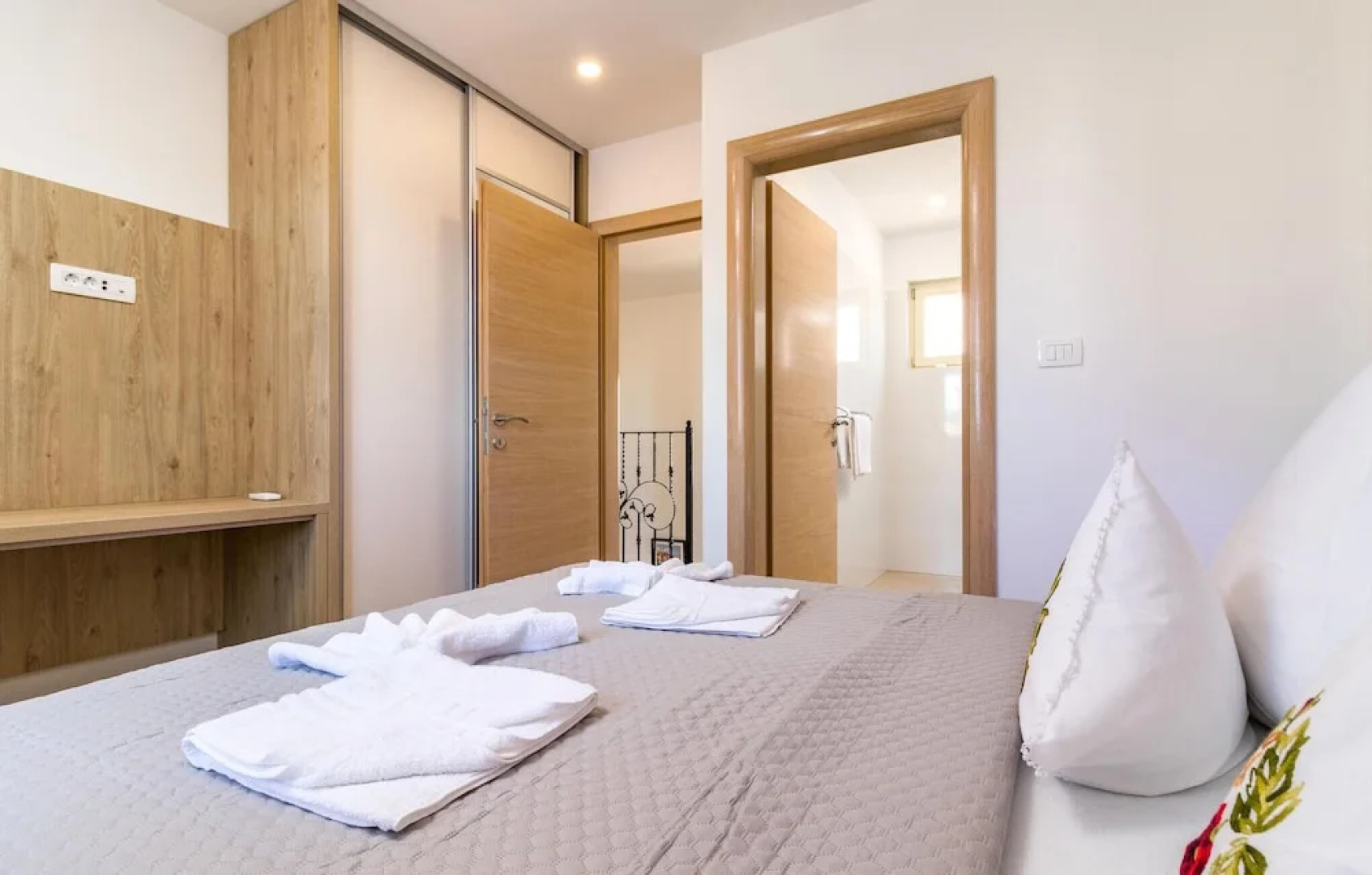 Nice Home in Peroj With Wifi, Heated Swimming Pool and 3 Bedrooms