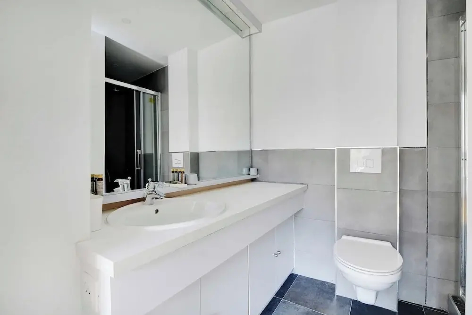 Cozy Apartment 2bdr/5p - in the Heart of Suresnes