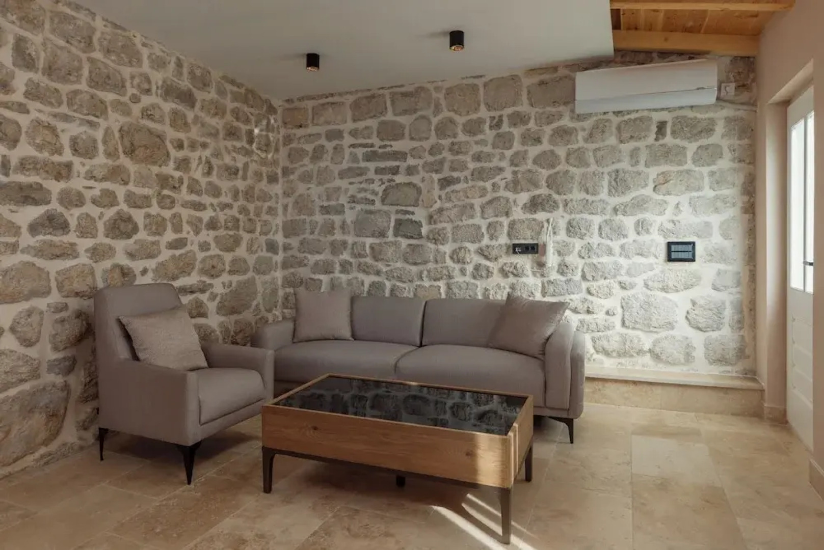 Conte Hotel & Restaurant