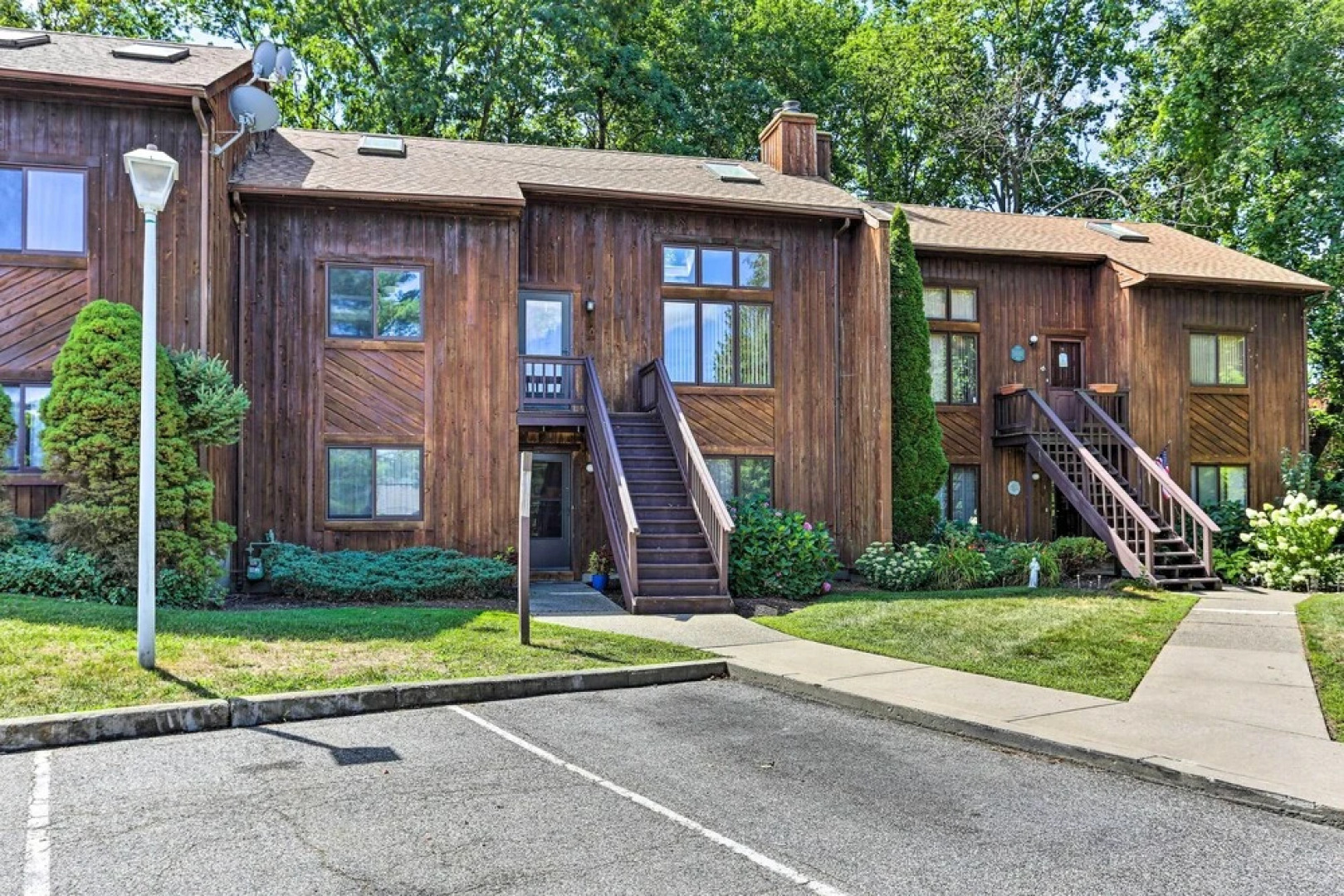 Gorgeous Vernon Township Condo w/ Balcony!