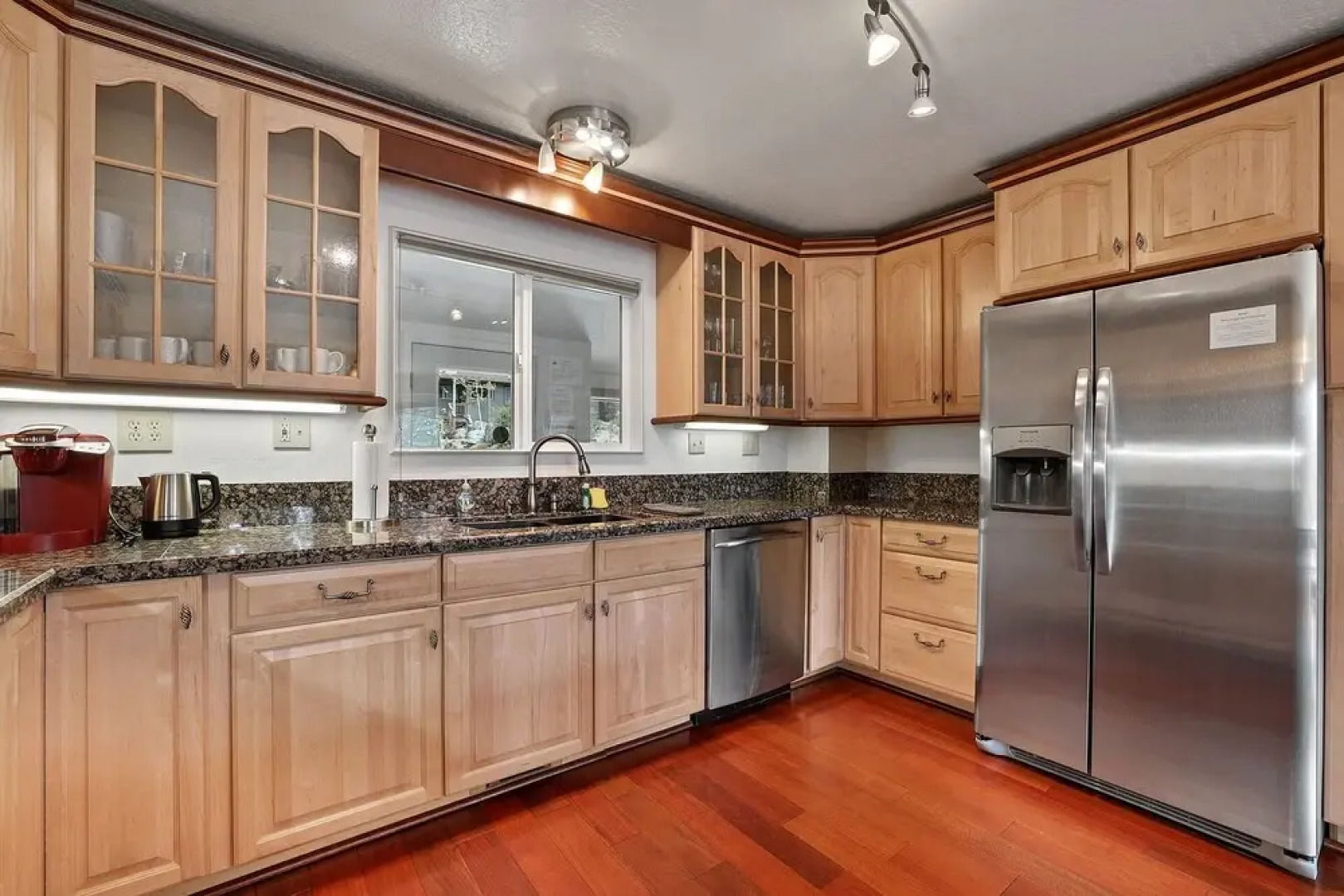 Hall Court Manor - Hot Tub, Pet Friendly, Pool Table!