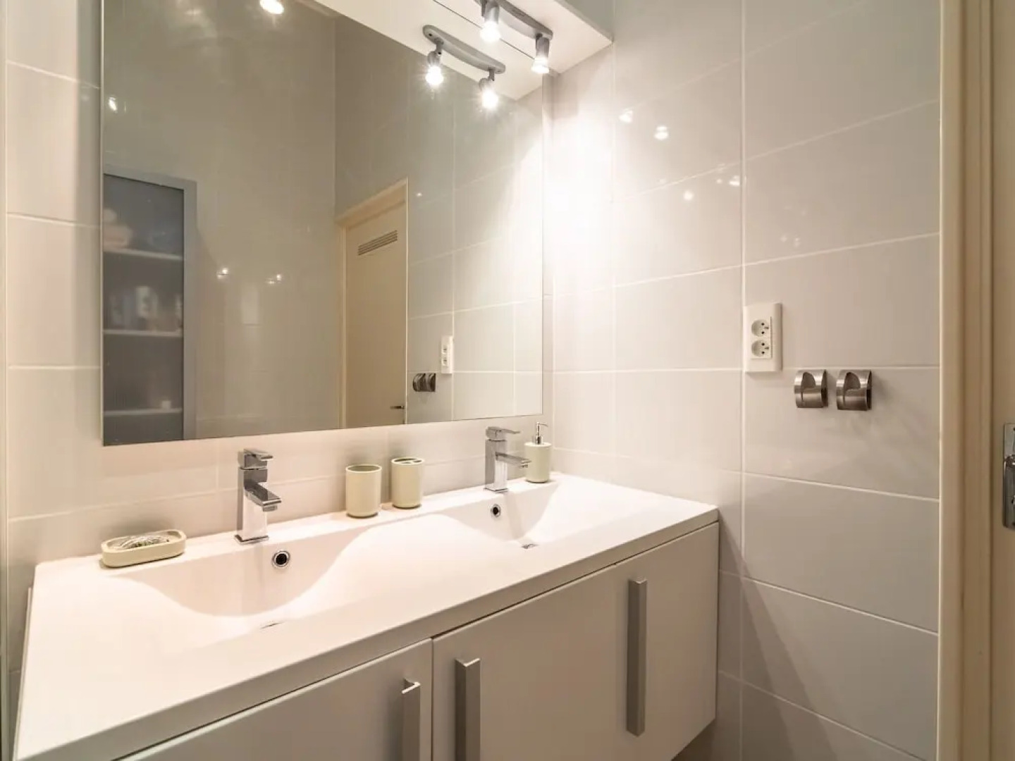 Alluring Villa in Pouzols-minervois With Jacuzzi